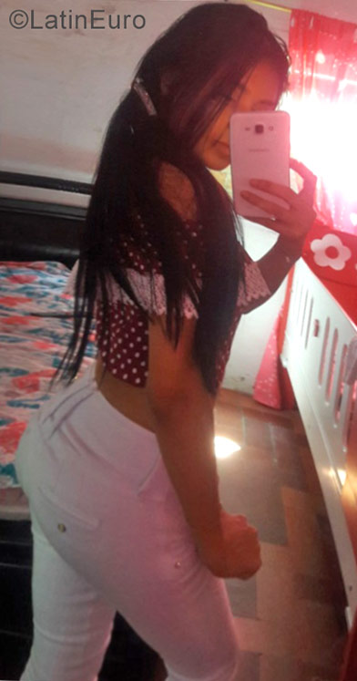 Date this passionate Colombia girl Cindy from Barranquilla CO20726