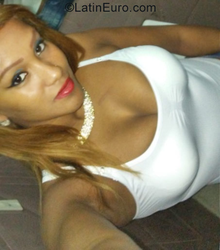 Date this good-looking Dominican Republic girl Rubi from Republica Dominicana DO27920