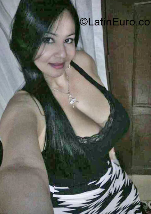 Date this foxy Colombia girl PAOLA28 from Cartagena CO20790