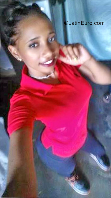 Date this lovely Dominican Republic girl Sol Joelina from Santo Domingo DO28027