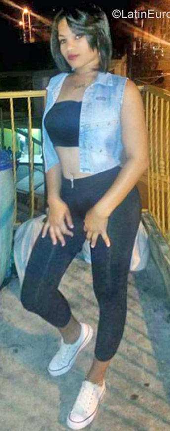 Date this georgeous Dominican Republic girl Esther from Santo Domingo DO28101