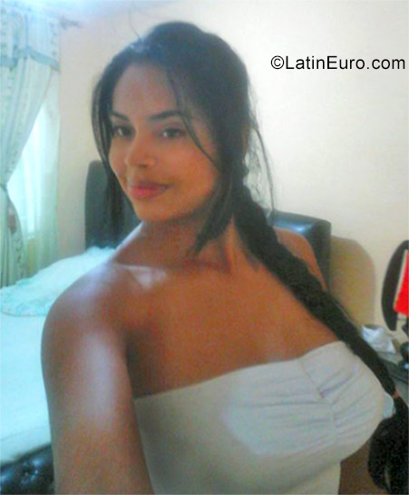 Date this attractive Colombia girl Angela from Medellin CO20941