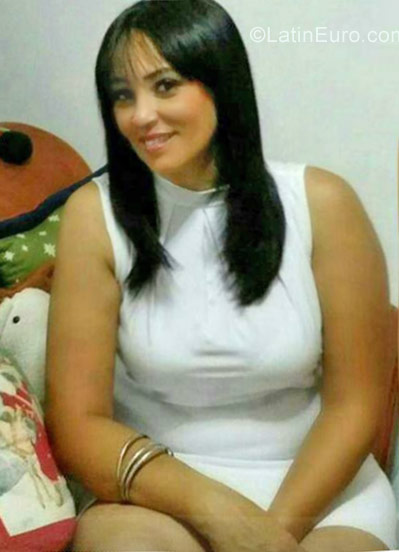 Date this delightful Colombia girl Elenitia from Barranquilla CO20953