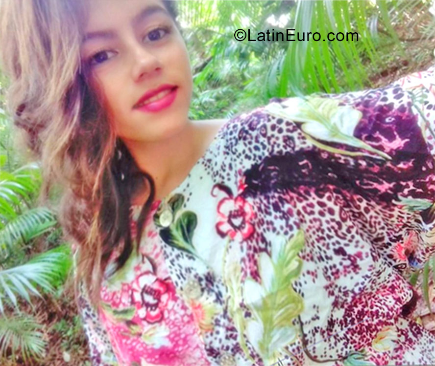 Date this lovely Brazil girl Lorhana from Santana do araguaia BR9970