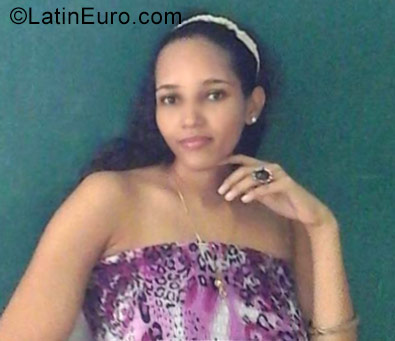 Date this charming Dominican Republic girl Lynisbel from Santo Domingo DO28173