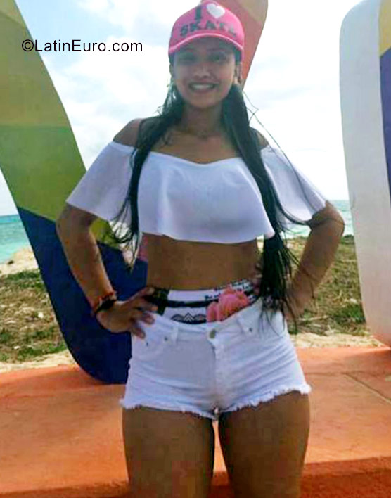 Date this gorgeous Colombia girl Melissa from Medellin CO21014
