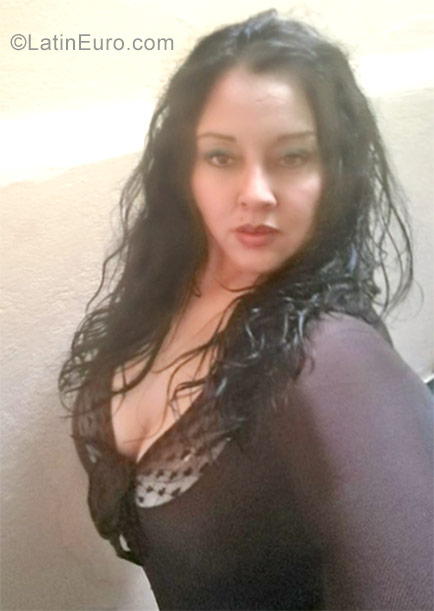Date this athletic Colombia girl Omaira from Bogota CO21017