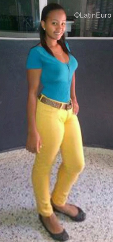 Date this hard body Dominican Republic girl Ashley from Santiago DO28259