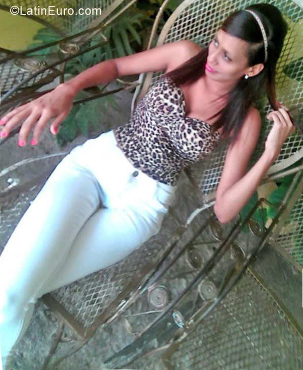 Date this athletic Dominican Republic girl Angie from Santo Domingo DO28373