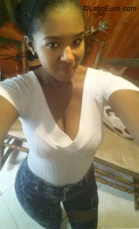 Date this sultry Dominican Republic girl Wanderline from Santo Domingo DO28391