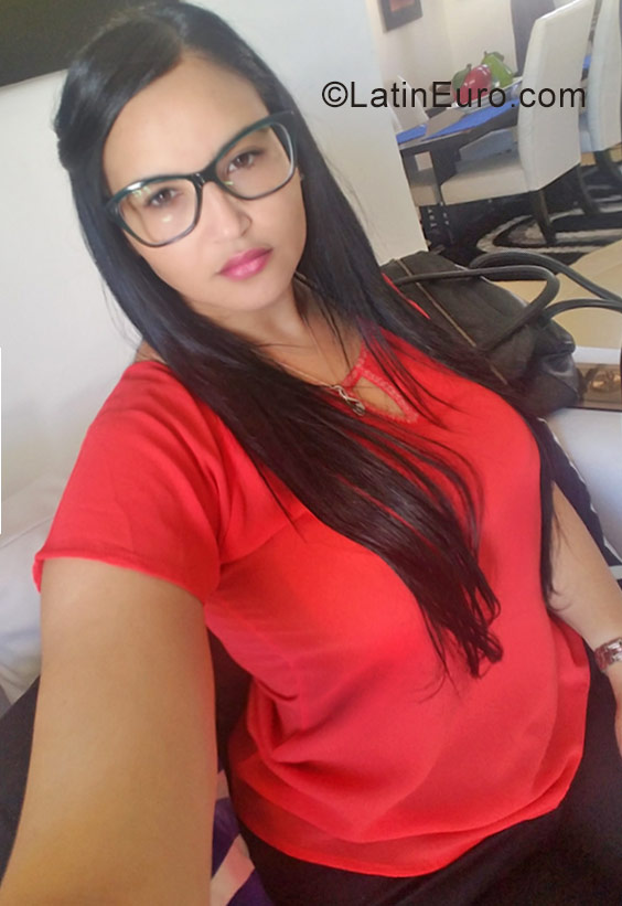 Date this young Dominican Republic girl Lilian from Santiago DO28399