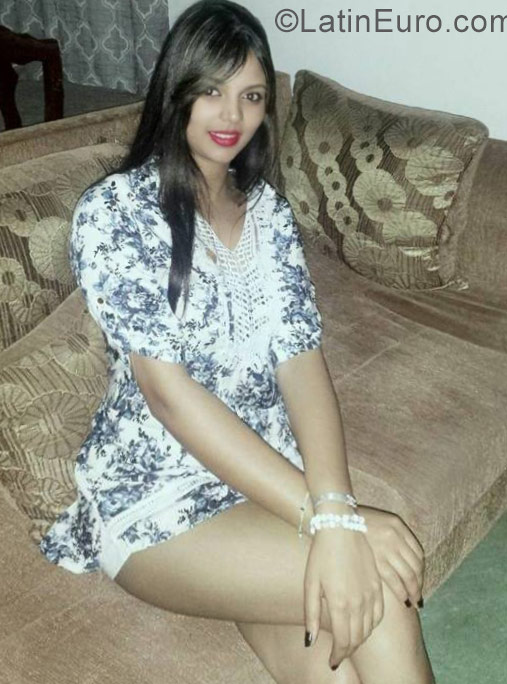 Date this charming Dominican Republic girl Airiam from Santiago DO28401