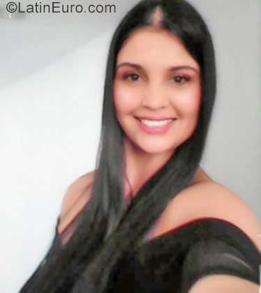 Date this foxy Colombia girl Natalia from Medellin CO21237