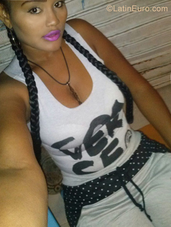 Date this delightful Colombia girl Yeisi from Cartagena CO21256