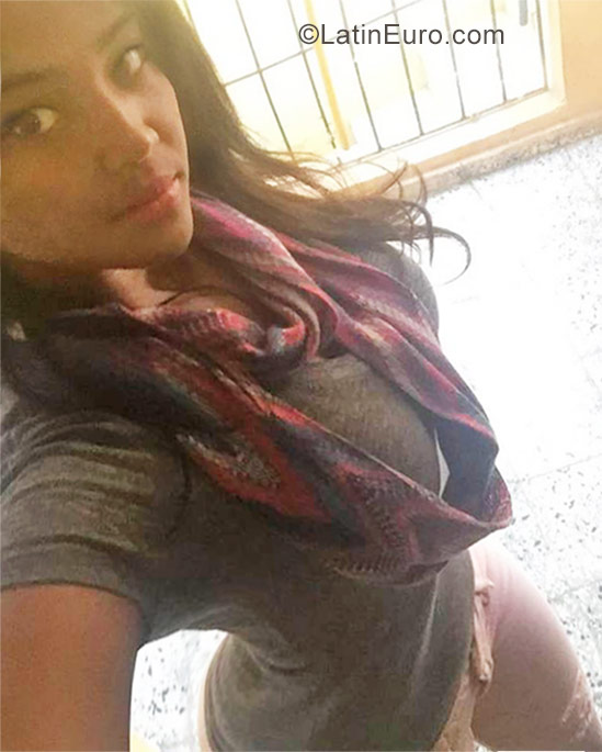 Date this pretty Dominican Republic girl Kamila from Punta Cana DO28453