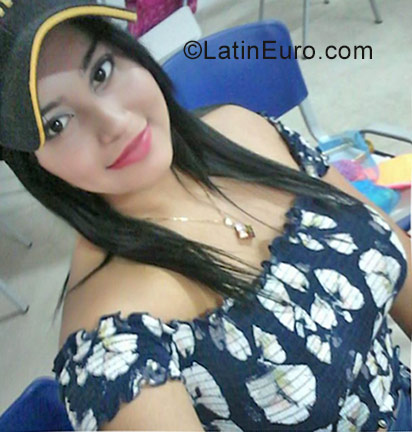 Date this beautiful Colombia girl Carolina from Barranquilla CO21281