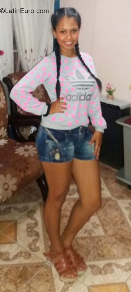 Date this pretty Colombia girl Jenni from Cali CO21312