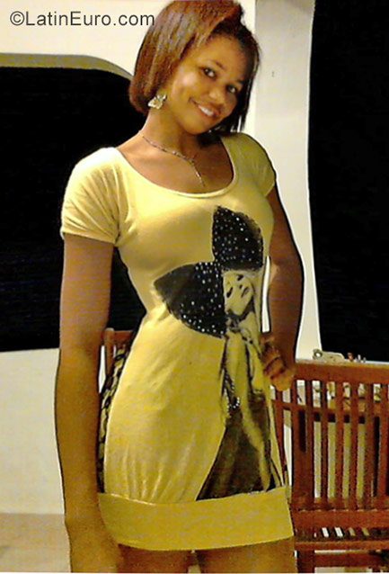 Date this gorgeous Dominican Republic girl Anyi from Santiago DO28548