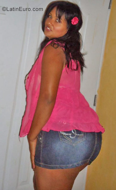 Date this nice looking Dominican Republic girl Awilda from Santo Domingo DO28577