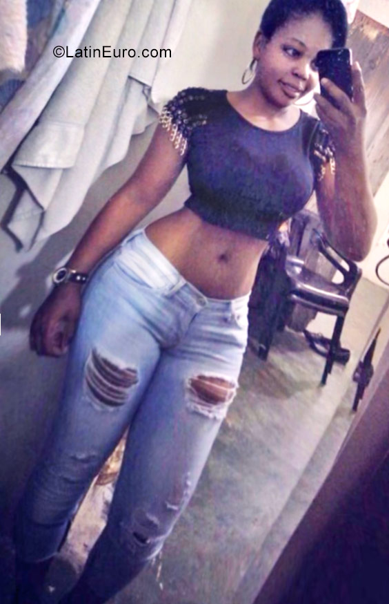 Date this georgeous Dominican Republic girl Leydi from Santo Domingo DO28699