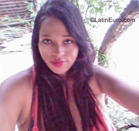Date this attractive Dominican Republic girl Dahiana from Santo Domingo DO28791