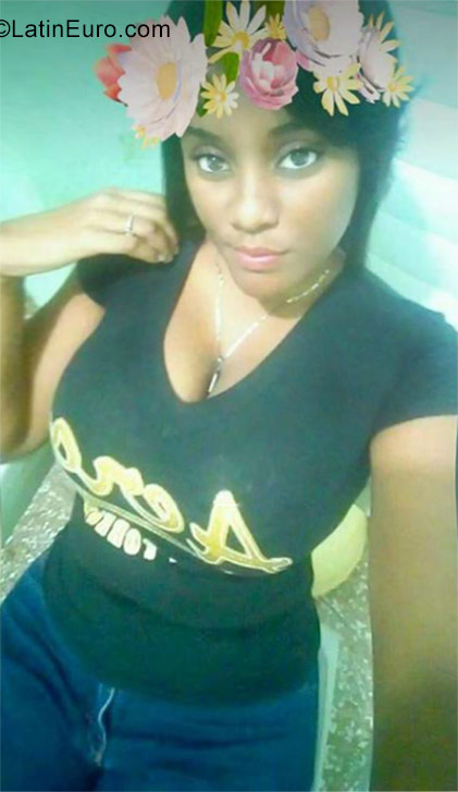 Date this sultry Dominican Republic girl Freisie from La Romana DO28797