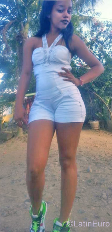 Date this charming Dominican Republic girl Carolina from Santo Domingo DO28817