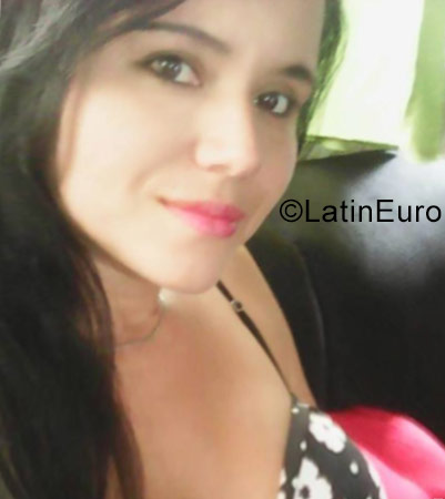 Date this georgeous Colombia girl Angela from Armenia CO21547
