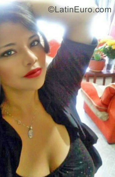 Date this foxy Colombia girl YESENIA from Bogota CO21548
