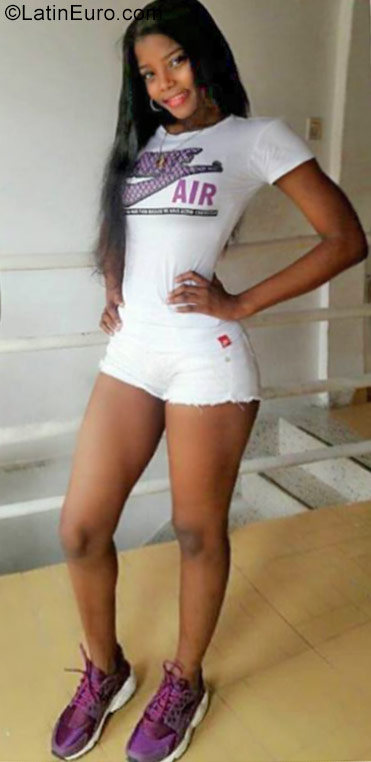 Date this good-looking Colombia girl Linda from Cali CO21556