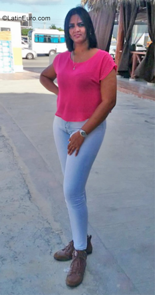 Date this charming Dominican Republic girl Johany from Santo Domingo DO28850