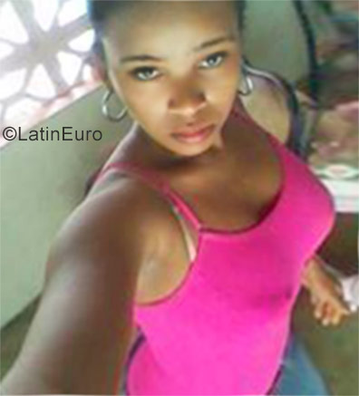 Date this voluptuous Dominican Republic girl Ive from Bonao DO28853
