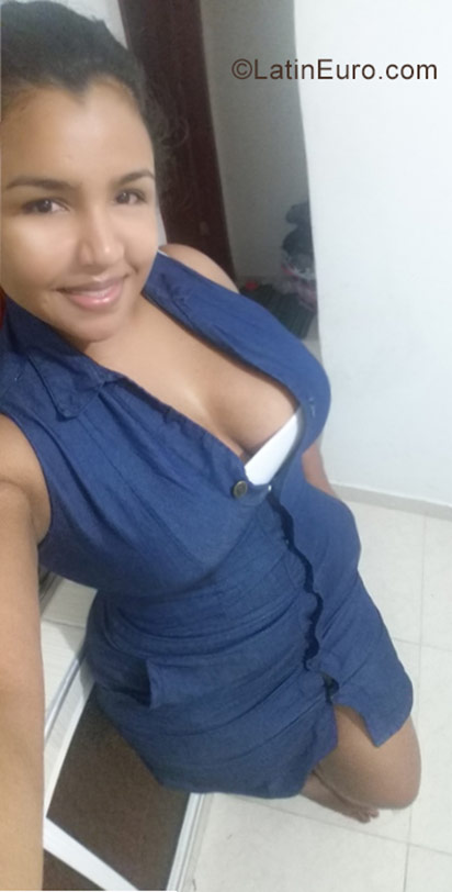 Date this nice looking Colombia girl Nered from Barranquilla CO21588