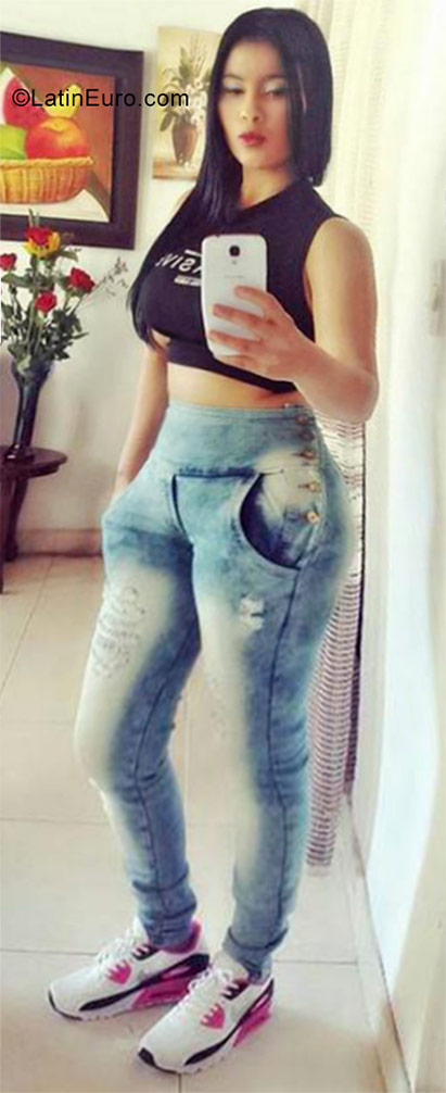Date this good-looking Colombia girl Juliana from Bogota CO21592