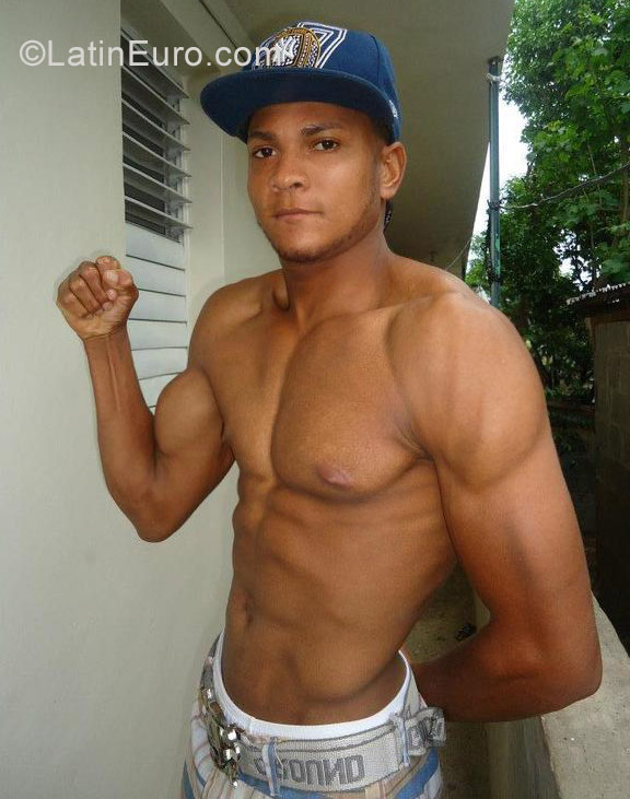 Date this lovely Dominican Republic man Antoniomora from Santiago Delos Caballeros DO28914