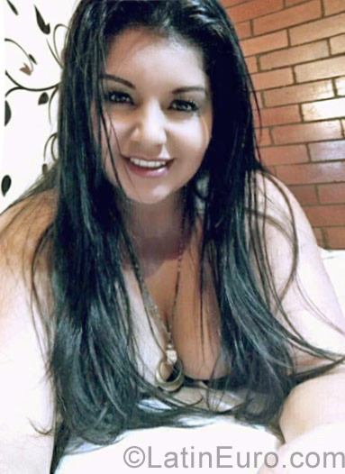 Date this voluptuous Colombia girl SANDRA from Bogota CO21605