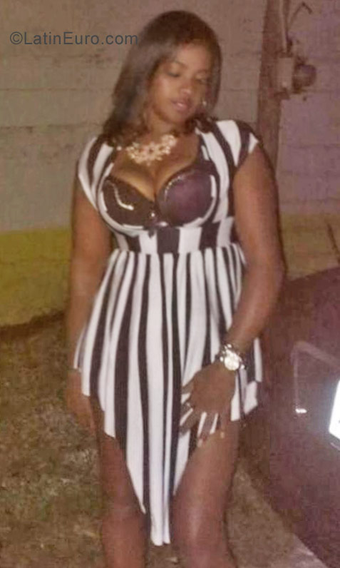 Date this fun Jamaica girl Sexychocalate from Kingston JM2447
