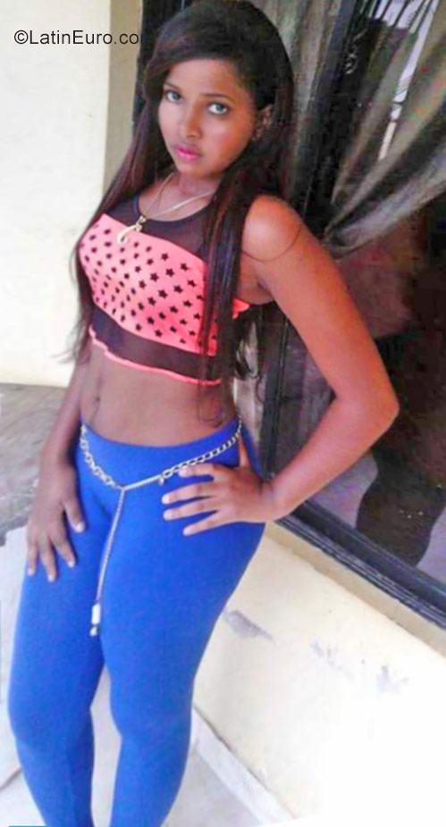 Date this hard body Dominican Republic girl Marys from Santo Domingo DO28955