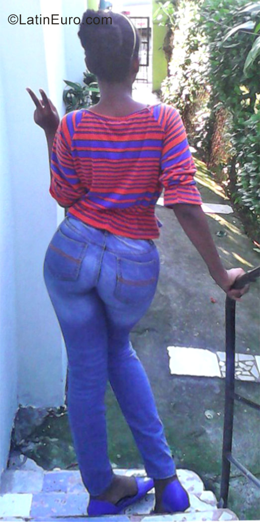 Date this good-looking Dominican Republic girl Alexandra from Santo Domingo DO29047