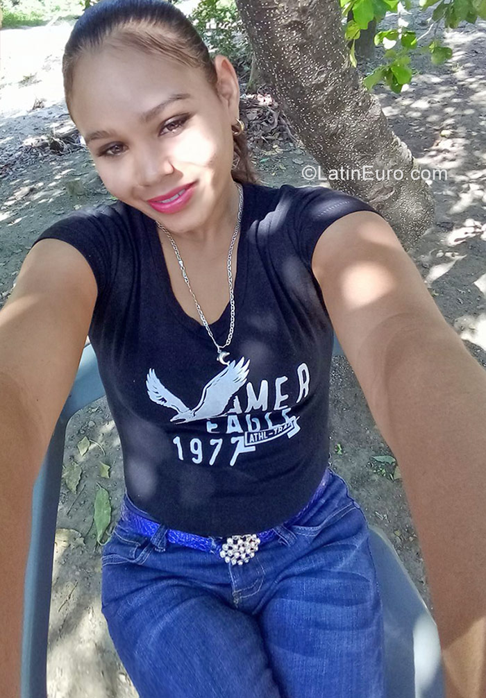 Date this voluptuous Dominican Republic girl Nelfily from Santiago DO29048