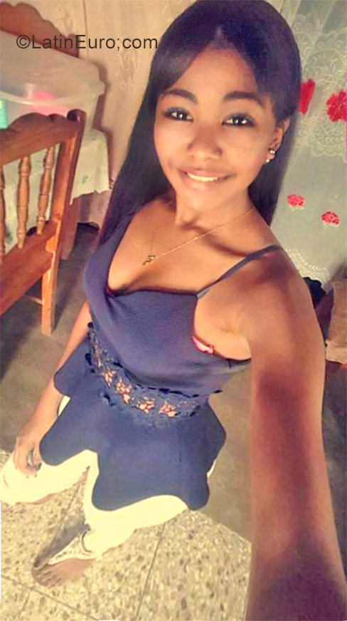 Date this georgeous Dominican Republic girl Isabel from Santo Domingo DO29082