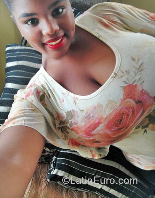Date this good-looking Dominican Republic girl Aura from Santo Domingo DO29110