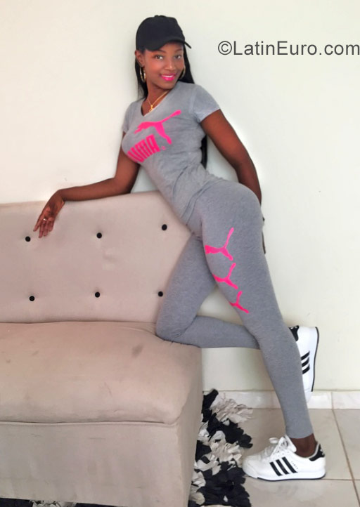 Date this lovely Dominican Republic girl Jenny from Santo Domingo DO29130