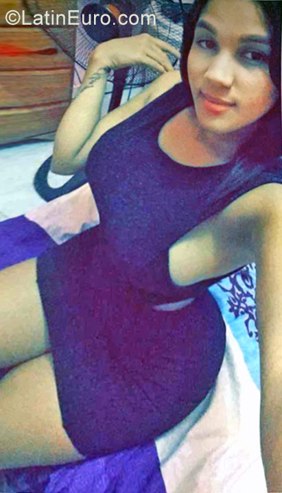 Date this attractive Dominican Republic girl Derileysi from Santo Domingo DO29213