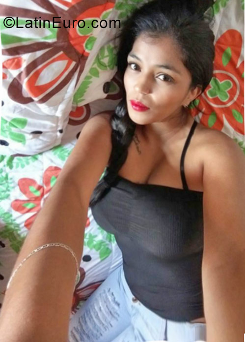Date this happy Colombia girl Elizabeth from Medellin CO21807
