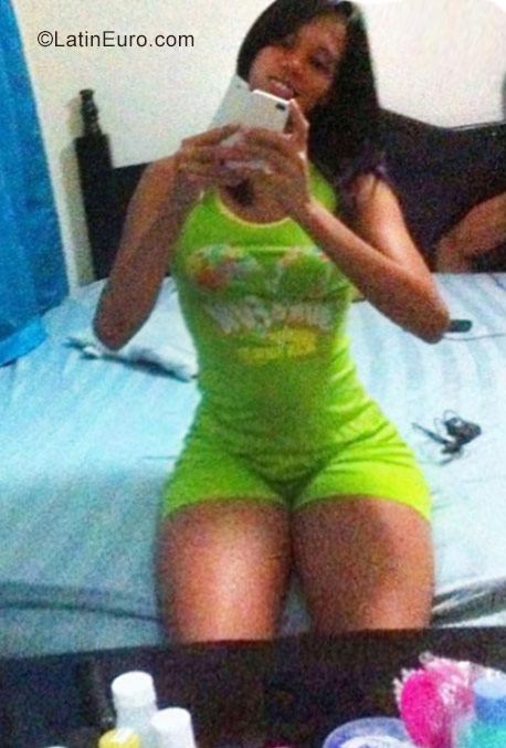 Date this sensual Dominican Republic girl Kifrany from Santo Domingo DO29299
