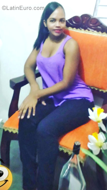 Date this gorgeous Dominican Republic girl Yomery from Santiago DO29316