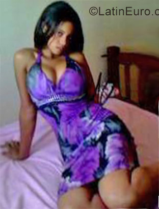 Date this sensual Dominican Republic girl Jennifer from Santo Domingo DO29337