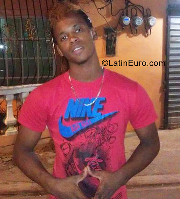 Date this delightful Dominican Republic man Junior ernest c from Brazil DO29338