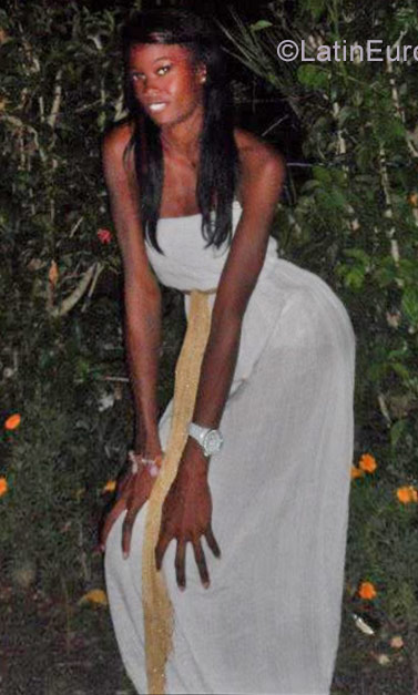 Date this stunning Dominican Republic girl Ermata from Santo Domingo DO29422